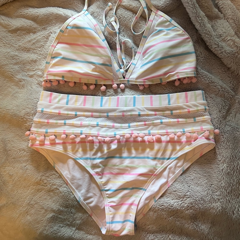 Nwot pink lily bikini. Size large